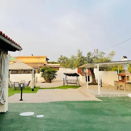 Elena Villa *