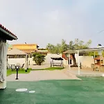 Elena Villa *