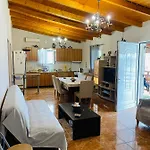 Elena Villa *