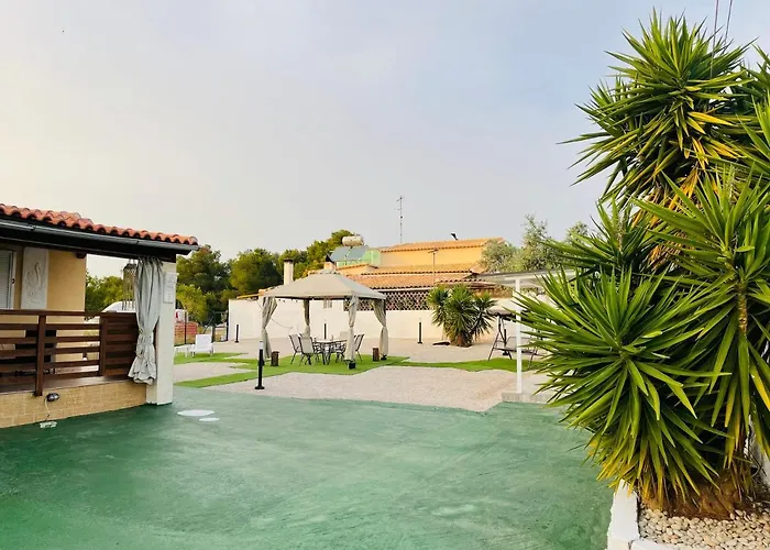 Elena Villa *